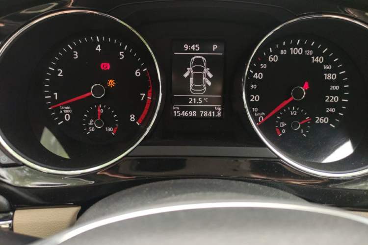 Used Volkswagen Sagitar 2015 230TSI Automatic Luxury Model Odometer Close Up