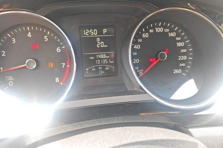 Used Volkswagen Sagitar 2015 1.6L Automatic Comfort Model Odometer Close Up