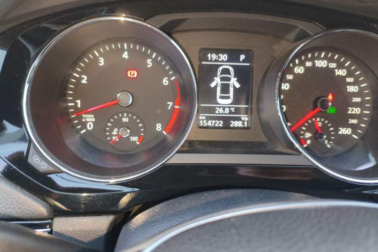 Used Volkswagen Sagitar 2015 230TSI Automatic Luxury Model Odometer Close Up