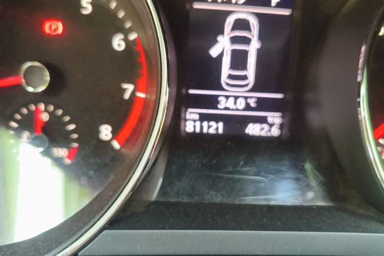 Used Volkswagen Sagitar 2015 230TSI Automatic Luxury Model Odometer Close Up