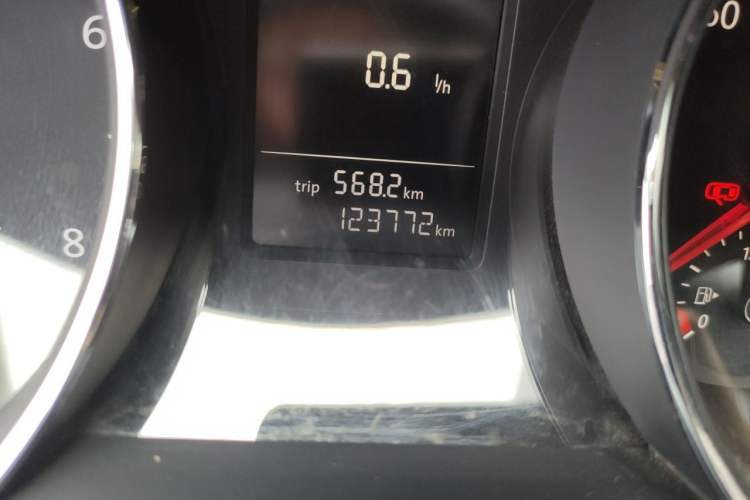 Used Volkswagen Sagitar 2015 230TSI Automatic Comfort Version Odometer Close Up