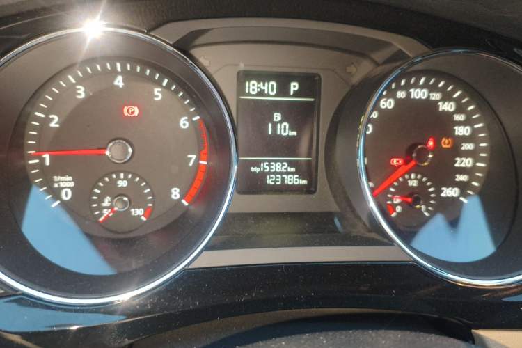 Used Volkswagen Sagitar 2015 230TSI Automatic Comfort Version Odometer Close Up