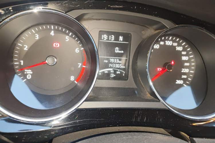 Used Volkswagen Sagitar 2015 1.6L Automatic Comfort Model Odometer Close Up