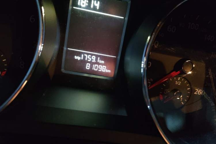 Used Volkswagen Sagitar 2015 230TSI Automatic Comfort Version Odometer Close Up