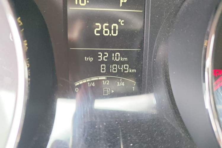 Used Volkswagen Sagitar 2015 1.6L Automatic Comfort Model Odometer Close Up