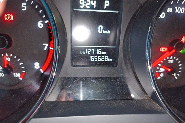 Used Volkswagen Sagitar 2015 230TSI Automatic Comfort Version Odometer Close Up
