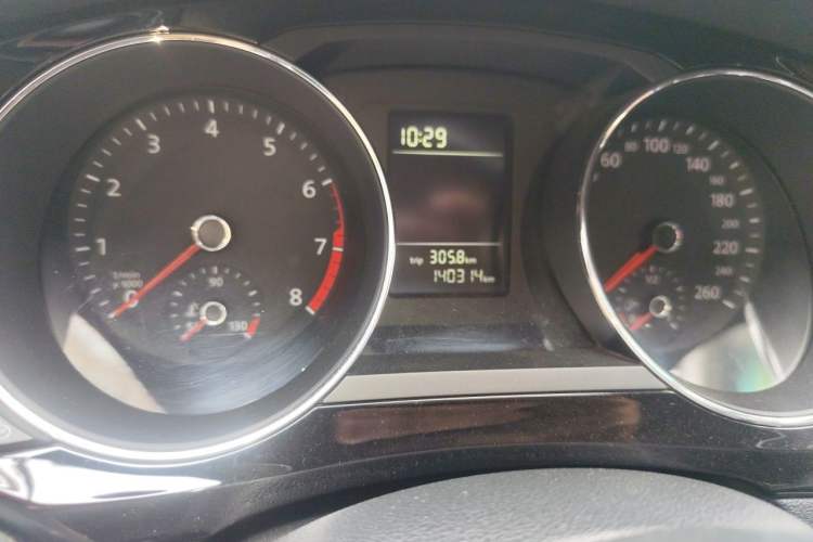 Used Volkswagen Sagitar 2015 230TSI Automatic Comfort Version Odometer Close Up