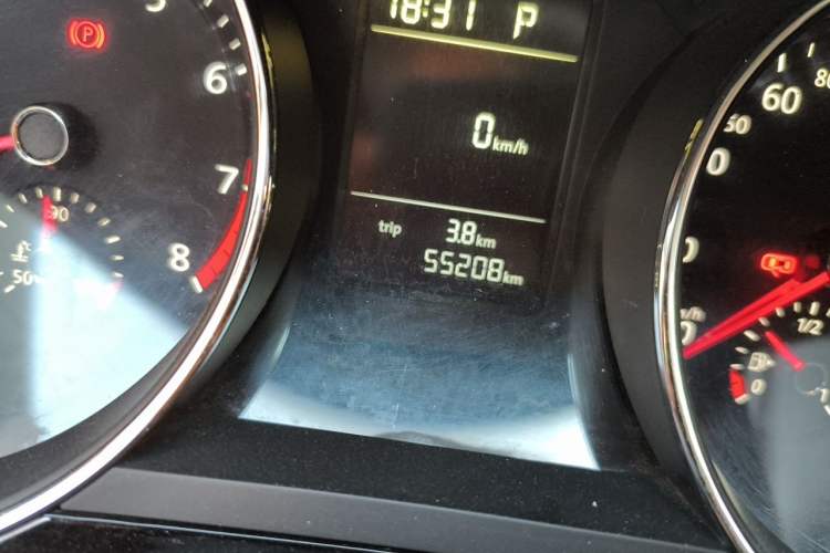 Used Volkswagen Sagitar 2015 230TSI Automatic Comfort Version Odometer Close Up