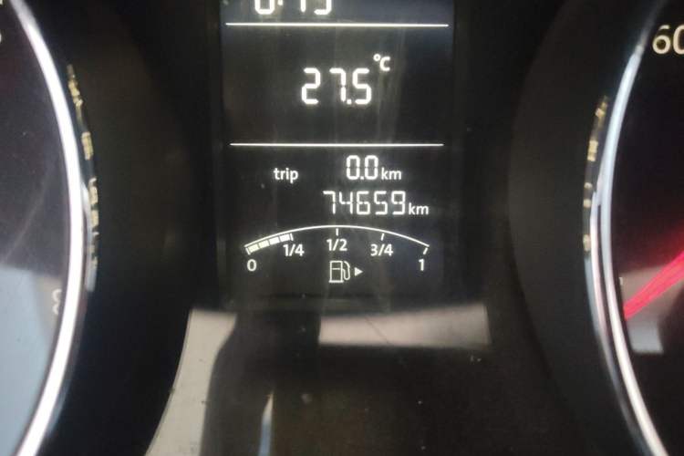 Used Volkswagen Sagitar 2015 1.6L Manual Comfort Model Odometer Close Up