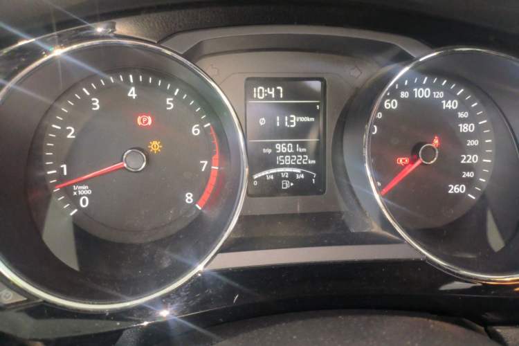 Used Volkswagen Sagitar 2015 1.6L Manual Comfort Model Odometer Close Up