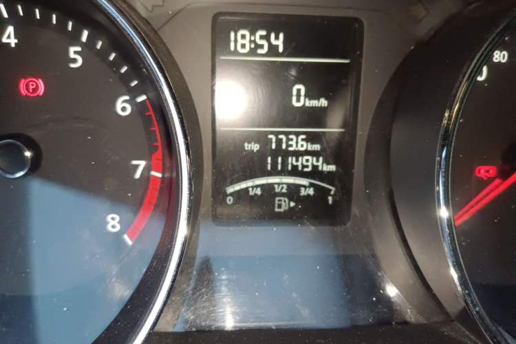 Used Volkswagen Sagitar 2015 1.6L Manual Comfort Model Odometer Close Up