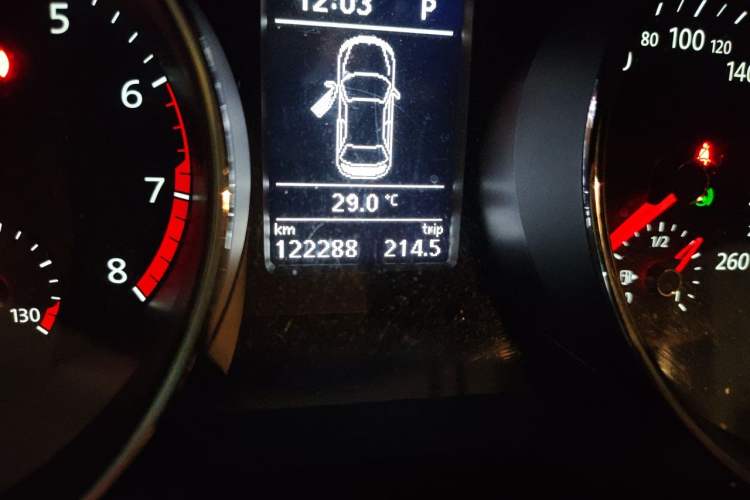 Used Volkswagen Sagitar 2015 230TSI Automatic Luxury Model Odometer Close Up