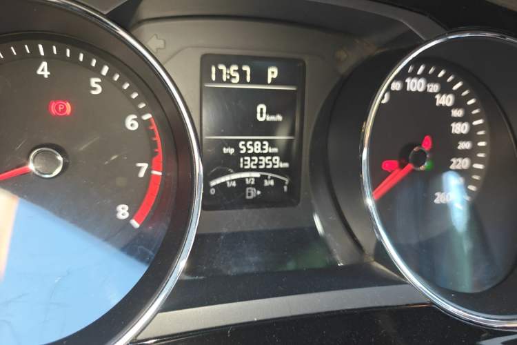 Used Volkswagen Sagitar 2015 1.6L Automatic Comfort Model Odometer Close Up