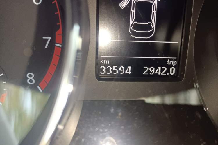 Used Volkswagen Sagitar 2015 280TSI Automatic Flagship Model Odometer Close Up
