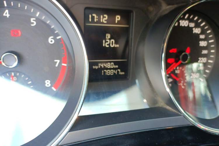 Used Volkswagen Sagitar 2015 230TSI Automatic Comfort Version Odometer Close Up