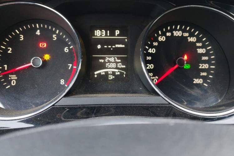 Used Volkswagen Sagitar 2015 1.6L Automatic Comfort Model Odometer Close Up