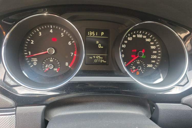 Used Volkswagen Sagitar 2015 230TSI Automatic Comfort Version Odometer Close Up