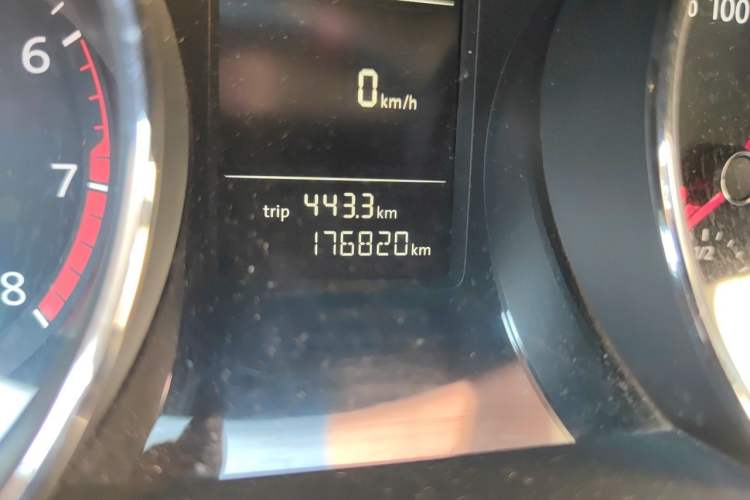Used Volkswagen Sagitar 2015 230TSI Automatic Comfort Version Odometer Close Up