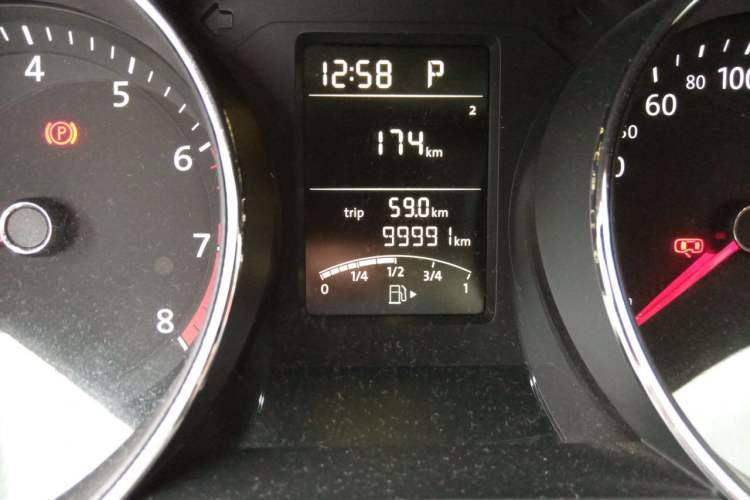 Used Volkswagen Sagitar 2015 1.6L Automatic Comfort Model Odometer Close Up