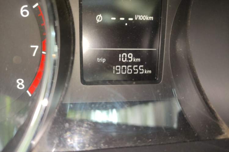 Used Volkswagen Sagitar 2015 230TSI Automatic Comfort Version Odometer Close Up