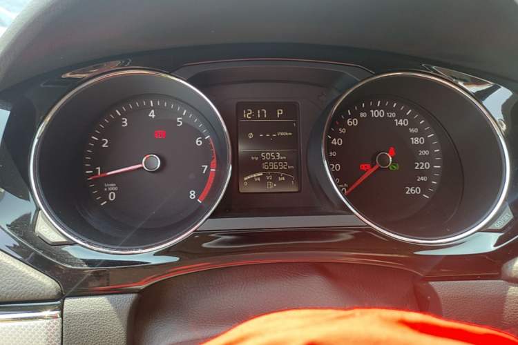 Used Volkswagen Sagitar 2015 1.6L Automatic Comfort Model Odometer Close Up