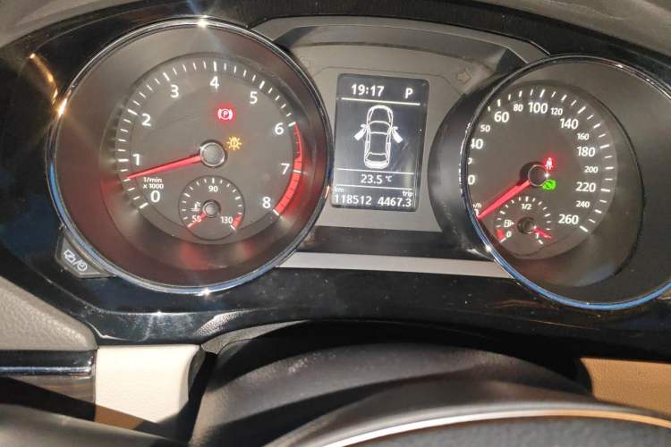 Used Volkswagen Sagitar 2015 230TSI Automatic Luxury Model Odometer Close Up