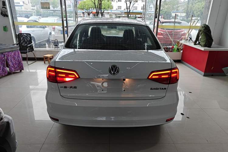 Used Volkswagen Sagitar 2015 1.6L Automatic Fashion Model Rear