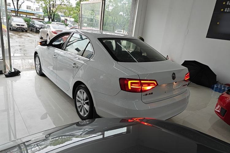 Used Volkswagen Sagitar 2015 1.6L Automatic Fashion Model Rear Left 45 Deg