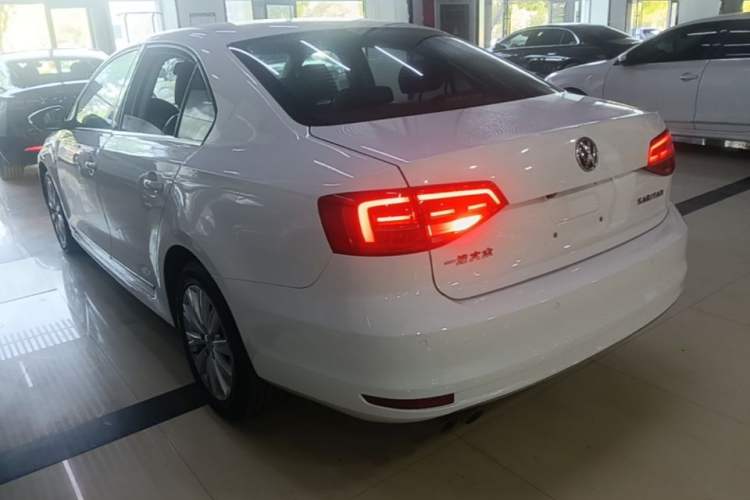 Used Volkswagen Sagitar 2015 230TSI Automatic Comfort Version Rear Left 45 Deg