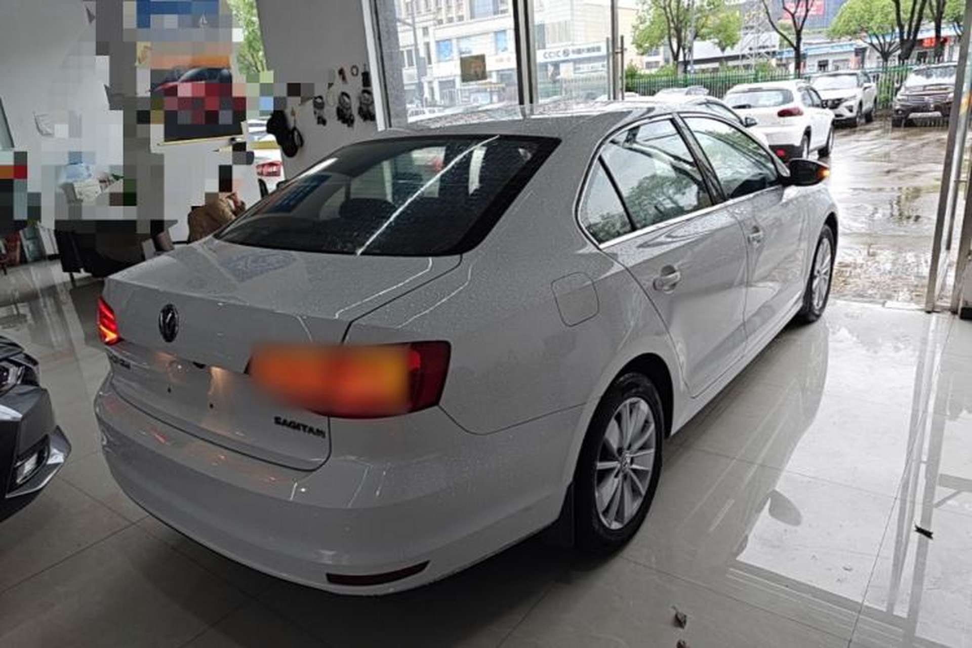 Used Volkswagen Sagitar 2015 1.6L Automatic Fashion Model Rear Right 45 Deg