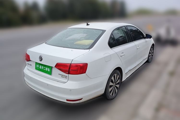 Used Volkswagen Sagitar 2015 230TSI Automatic Luxury Model Rear Right 45 Deg