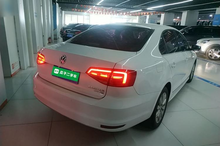 Used Volkswagen Sagitar 2015 230TSI Automatic Comfort Version Rear Right 45 Deg
