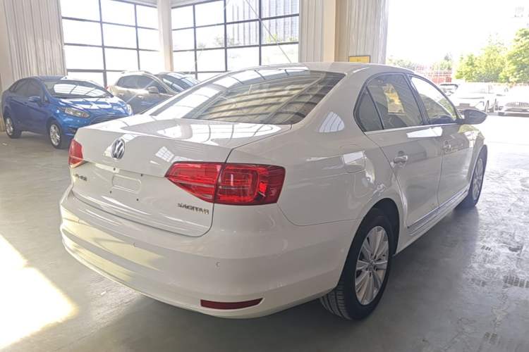 Used Volkswagen Sagitar 2015 1.6L Automatic Comfort Model Rear Right 45 Deg