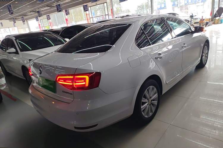 Used Volkswagen Sagitar 2015 1.6L Manual Comfort Model Rear Right 45 Deg