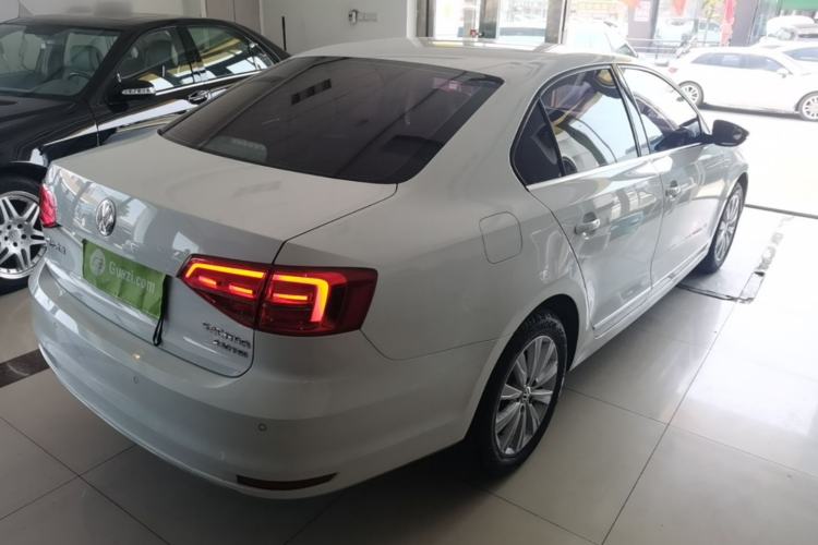 Used Volkswagen Sagitar 2015 230TSI Automatic Comfort Version Rear Right 45 Deg