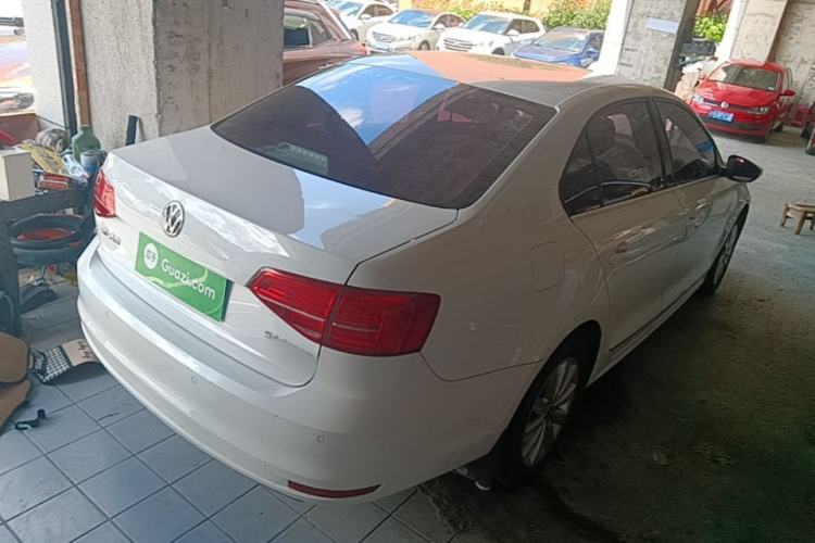 Used Volkswagen Sagitar 2015 230TSI Manual Comfort Version Rear Right 45 Deg