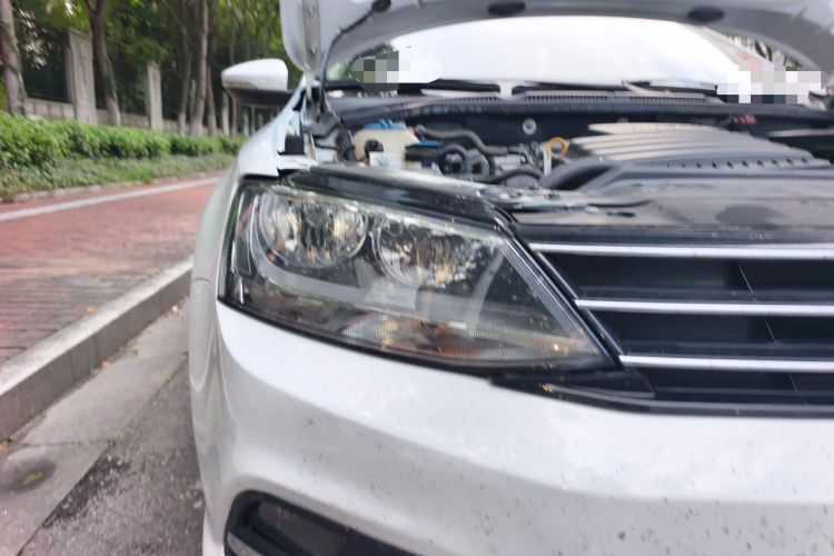 Used Volkswagen Sagitar 2015 1.6L Automatic Comfort Model Right Front Headlight