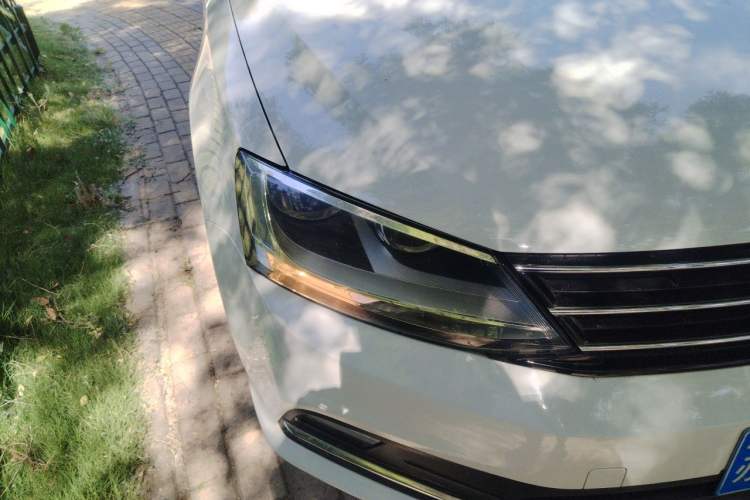 Used Volkswagen Sagitar 2015 1.6L Automatic Comfort Model Right Front Headlight