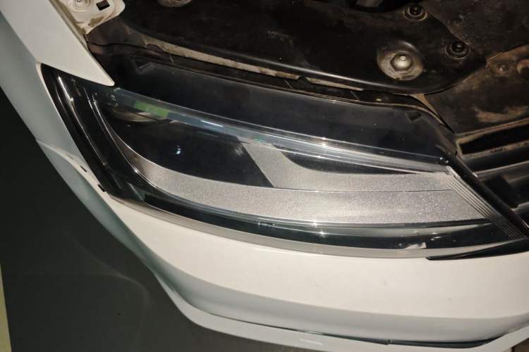 Used Volkswagen Sagitar 2015 1.6L Automatic Comfort Model Right Front Headlight