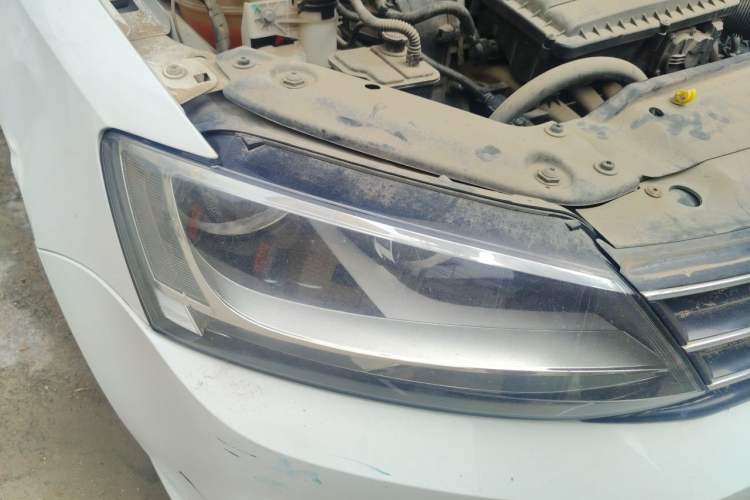 Used Volkswagen Sagitar 2015 1.6L Automatic Comfort Model Right Front Headlight