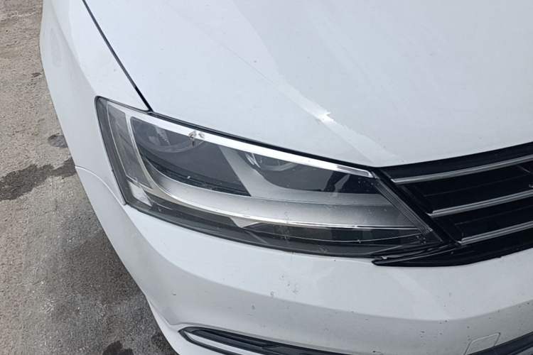 Used Volkswagen Sagitar 2015 1.6L Automatic Comfort Model Right Front Headlight