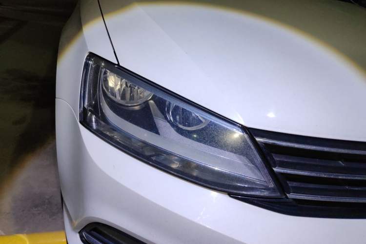 Used Volkswagen Sagitar 2015 1.6L Manual Comfort Model Right Front Headlight