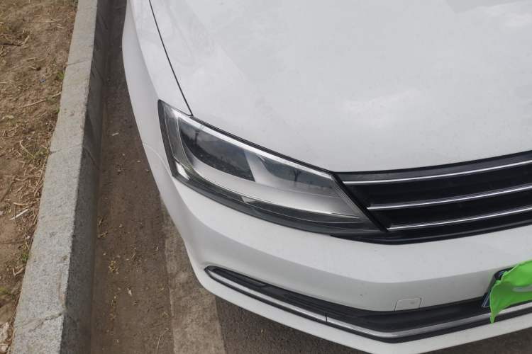Used Volkswagen Sagitar 2015 1.6L Automatic Comfort Model Right Front Headlight