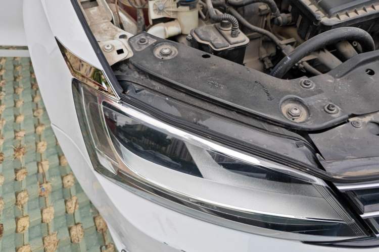 Used Volkswagen Sagitar 2015 1.6L Automatic Fashion Model Right Front Headlight