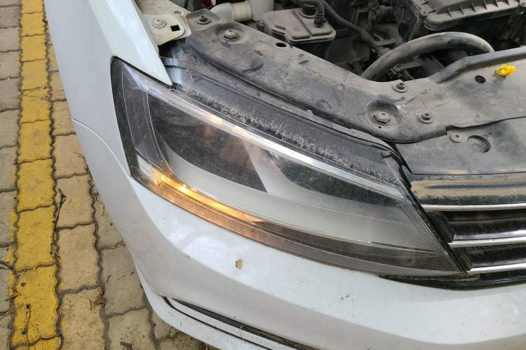 Used Volkswagen Sagitar 2015 1.6L Manual Fashion Edition Right Front Headlight