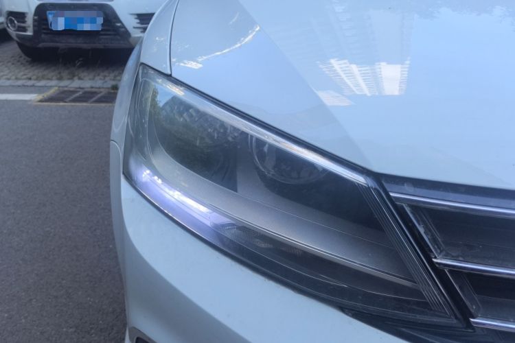 Used Volkswagen Sagitar 2015 1.6L Automatic Comfort Model Right Front Headlight