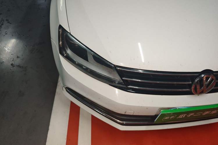 Used Volkswagen Sagitar 2015 1.6L Automatic Comfort Model Right Front Headlight
