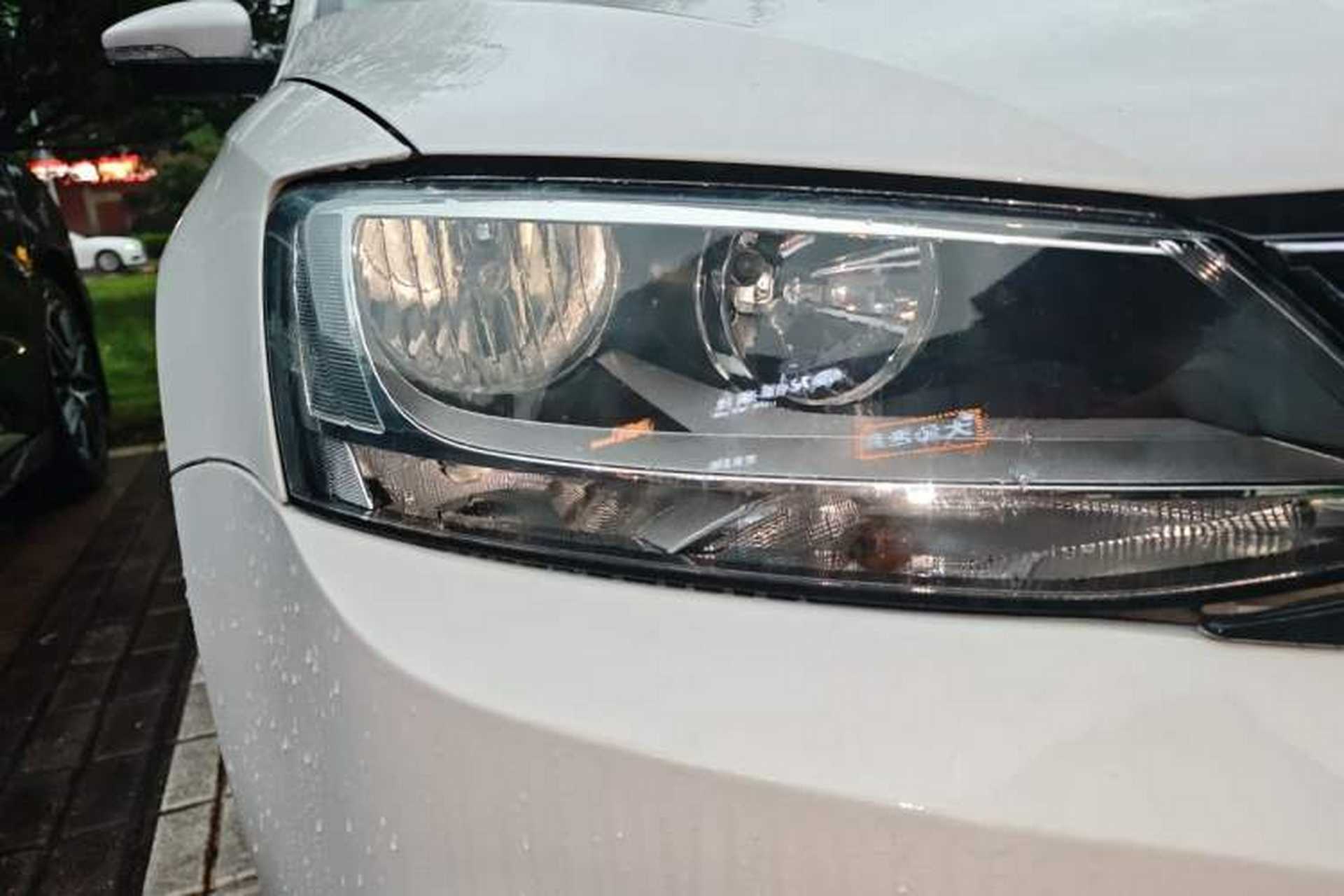 Used Volkswagen Sagitar 2015 230TSI Automatic Comfort Version Right Front Headlight