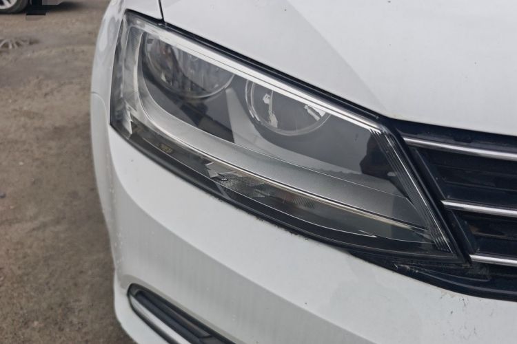 Used Volkswagen Sagitar 2015 1.6L Automatic Comfort Model Right Front Headlight