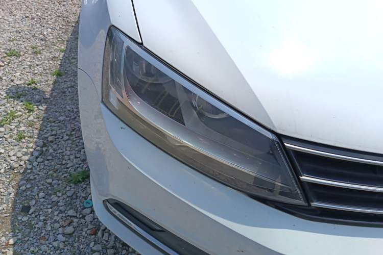Used Volkswagen Sagitar 2015 1.6L Automatic Comfort Model Right Front Headlight